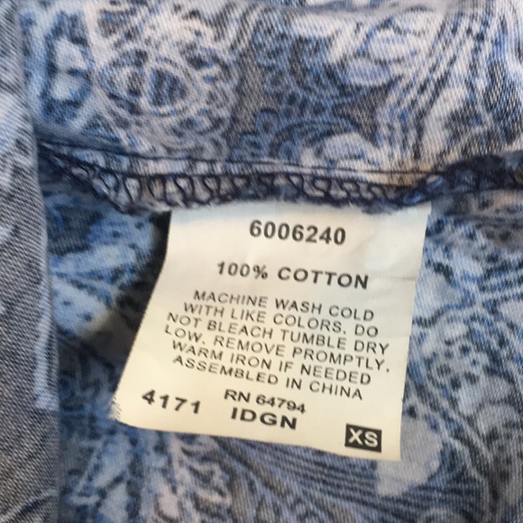 Peaches uniform xs scrub top. - Picture 7 of 7